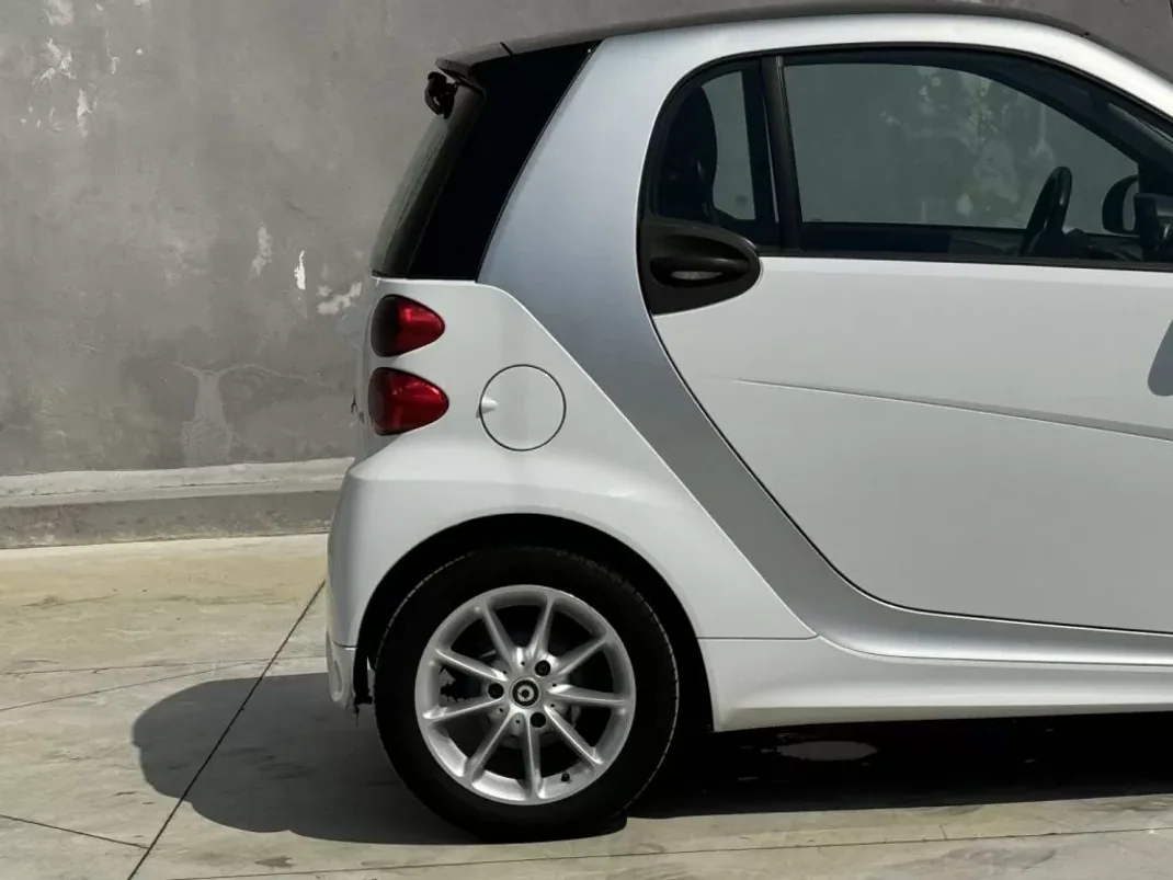 Smart Fortwo Cabrio 2013 - 8550 EUR, 173500 km - AUTO.MOTO.pt - 173500km - foto 9 de 27