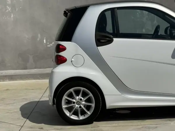 Smart Fortwo Cabrio 2013 - 8550 EUR, 173500 km - AUTO.MOTO.pt - 173500km - foto 9 de 27