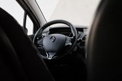 Renault Captur 2015 - 11850 EUR, 76500 km - AUTO.MOTO.pt - 76500km - foto 14 de 24