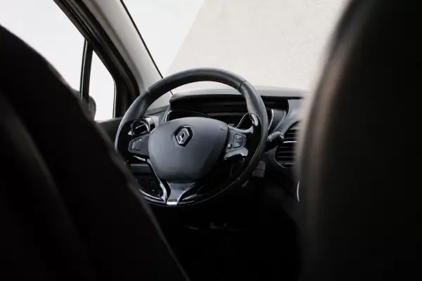 Renault Captur 2015 - 11850 EUR, 76500 km - AUTO.MOTO.pt - 76500km - foto 14 de 24
