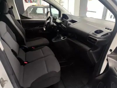 Peugeot Partner 1.6 HDI , 3 Lug. , Iva Dedutivel 2019 - 12480 EUR, 157000 km - AUTO.MOTO.pt - 157000km - foto 10 de 21