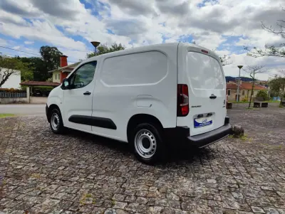 Citroën Berlingo 1.5 Bluehdi M Clube 102cv 2021 - 12990 EUR, 156055 km - AUTO.MOTO.pt - 156055km - foto 4 de 10