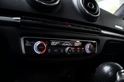 Audi A3 Sportback 2015 - 13490 EUR, 252393 km - AUTO.MOTO.pt - 252393km - foto 19 de 34