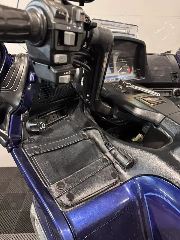 Honda Gold Wing 2000 - 8750 EUR, 84000 km - AUTO.MOTO.pt - 84000km - foto 14 de 28