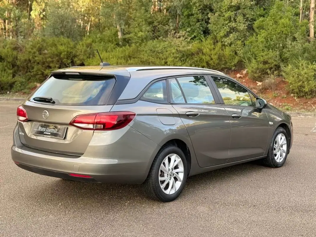 Opel Astra Sports Tourer 2019 - 11900 EUR, 128400 km - AUTO.MOTO.pt - 128400km - foto 3 de 10