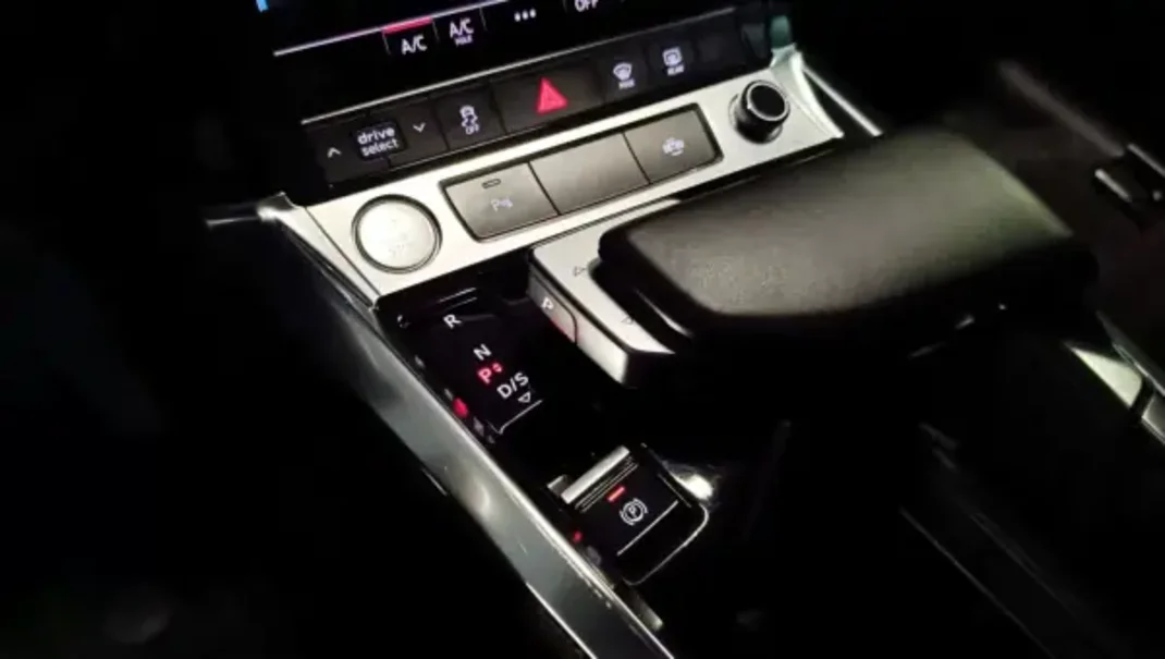 Audi e-tron 2019 - 42900 EUR, 78950 km - AUTO.MOTO.pt - 78950km - foto 42 de 58