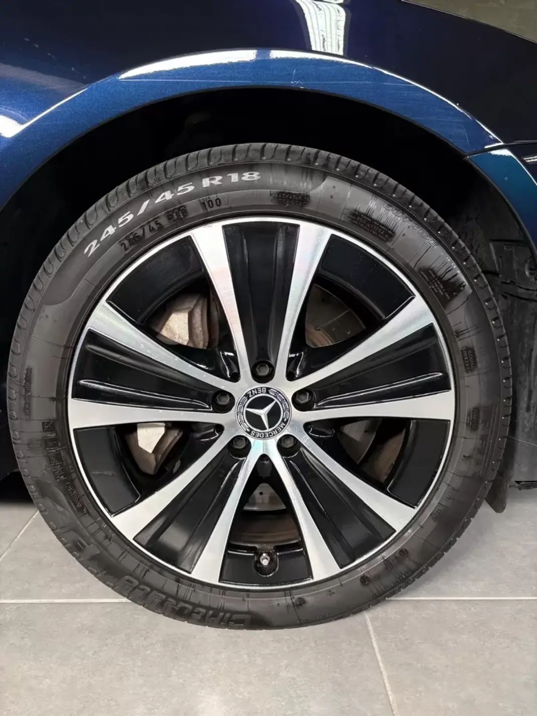 Mercedes-Benz E 300 2022 - 34500 EUR, 77100 km - AUTO.MOTO.pt - 77100km - foto 8 de 18