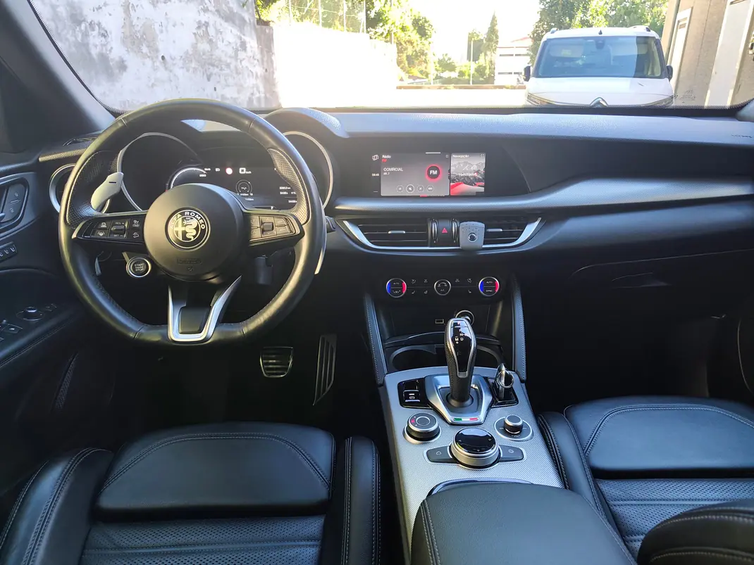 Alfa Romeo Stelvio 2023 - 60000 EUR, 34438 km - 34438km - foto 8 de 12