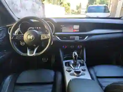 Alfa Romeo Stelvio 2023 - 60000 EUR, 34438 km - 34438km - foto 8 de 12