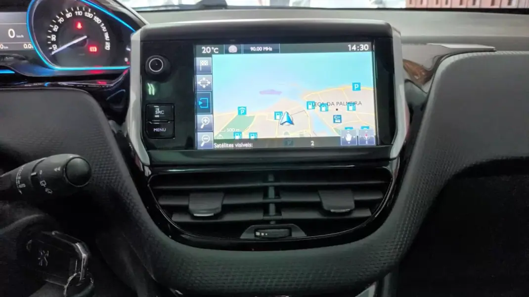 Peugeot 2008 2015 - 11490 EUR, 92490 km - AUTO.MOTO.pt - 92490km - foto 39 de 72