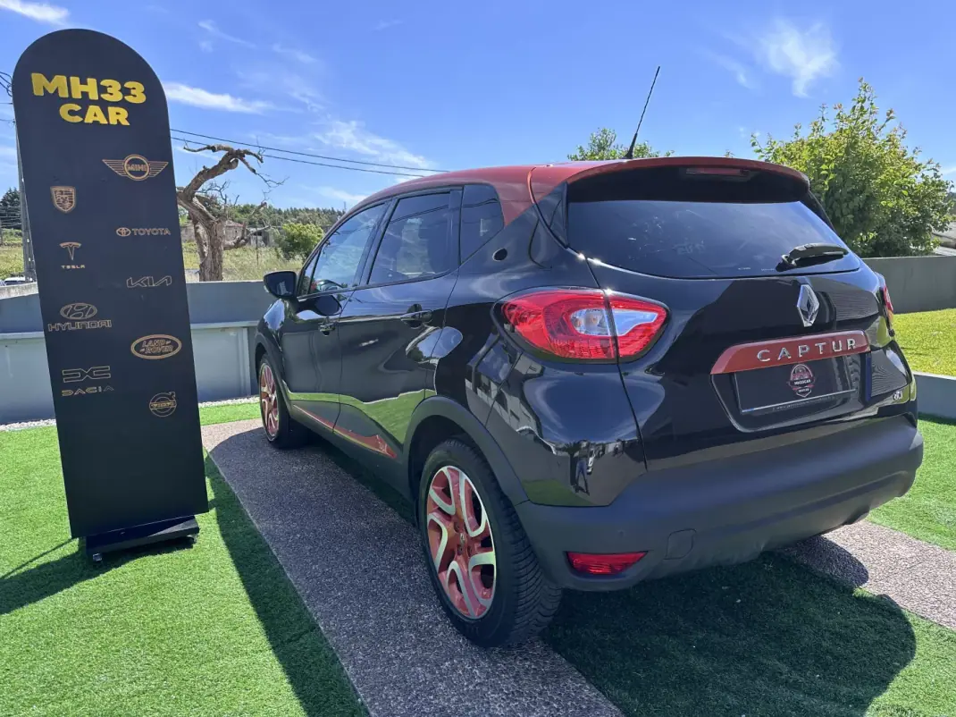 Renault Captur 2014 - 9900 EUR, 217000 km - AUTO.MOTO.pt - 217000km - foto 10 de 60