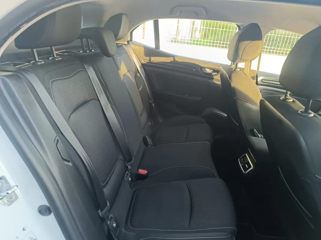 Renault Mégane 2019 - 12900 EUR, 192111 km - AUTO.MOTO.pt - 192111km - foto 15 de 26