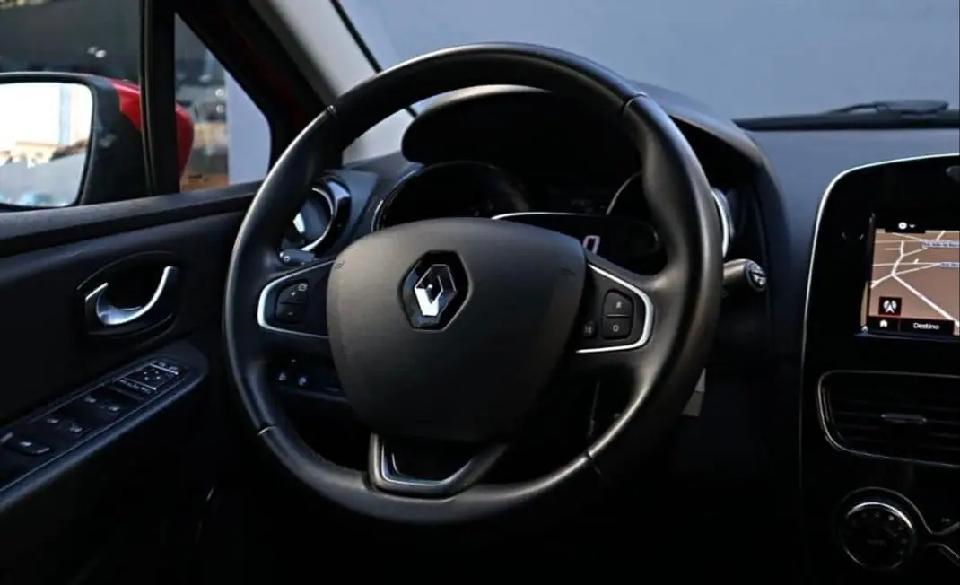Renault Clio 2019 - 12800 EUR, 47000 km - 47000km - foto 8 de 14