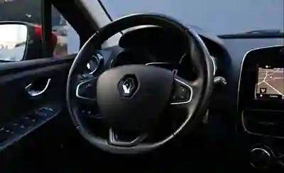 Renault Clio 2019 - 12800 EUR, 47000 km - 47000km - foto 8 de 14