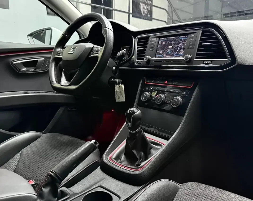 SEAT Leon 2014 - 14950 EUR, 177859 km - 177859km - foto 8 de 25