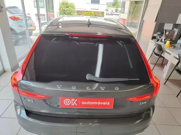 Volvo V90 2018 - 20990 EUR, 188000 km - AUTO.MOTO.pt - 188000km - foto 9 de 35