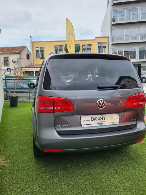 Volkswagen Touran 2014 - 14750 EUR, 122000 km - AUTO.MOTO.pt - 122000km - foto 4 de 17