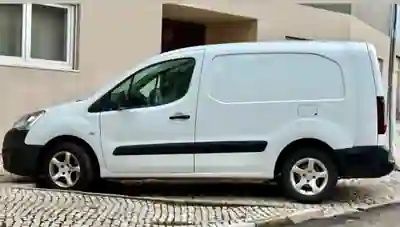 Peugeot PARTNER 1.6 HDI L2 2017 - 12700 EUR, 146000 km - AUTO.MOTO.pt - 146000km - foto 2 de 13