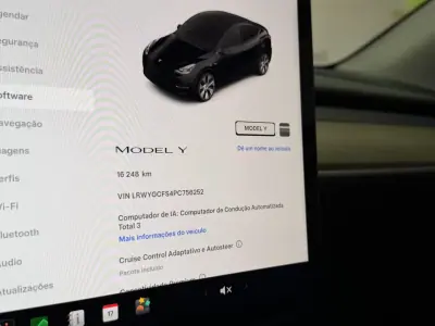 Tesla Model Y 2023 - 36500 EUR, 16200 km - 16200km - foto 13 de 15
