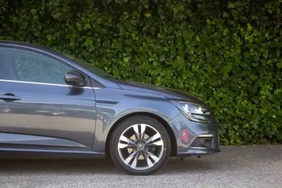 Renault Mégane 2018 - 13250 EUR, 161000 km - AUTO.MOTO.pt - 161000km - foto 5 de 17