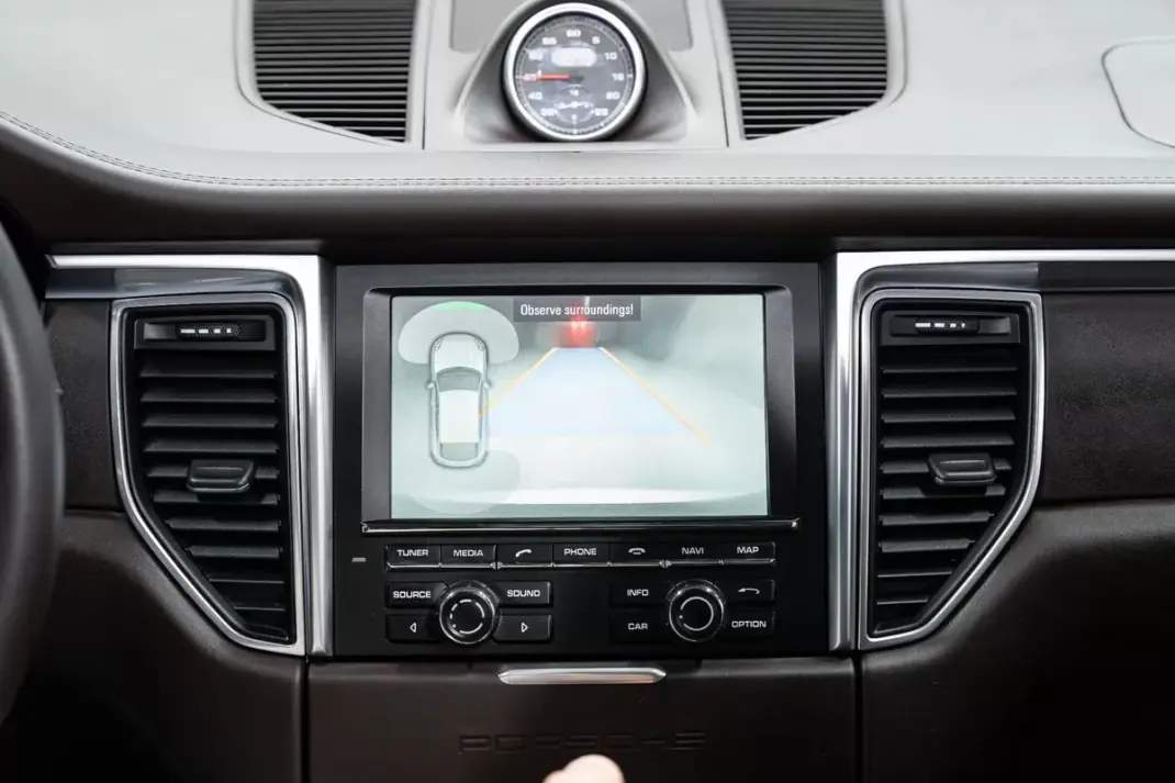 Porsche Macan 2016 - 49950 EUR, 131000 km - AUTO.MOTO.pt - 131000km - foto 43 de 53