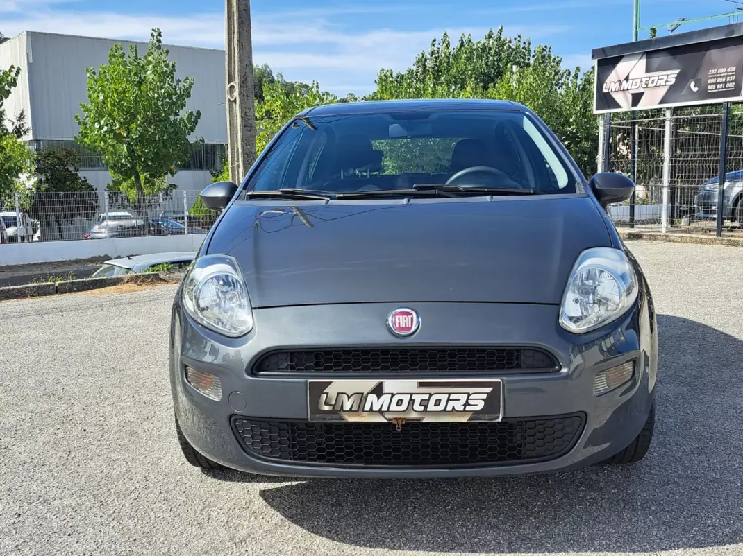 Fiat Punto 2017 - 8900 EUR, 69772 km - AUTO.MOTO.pt - 69772km - foto 2 de 39