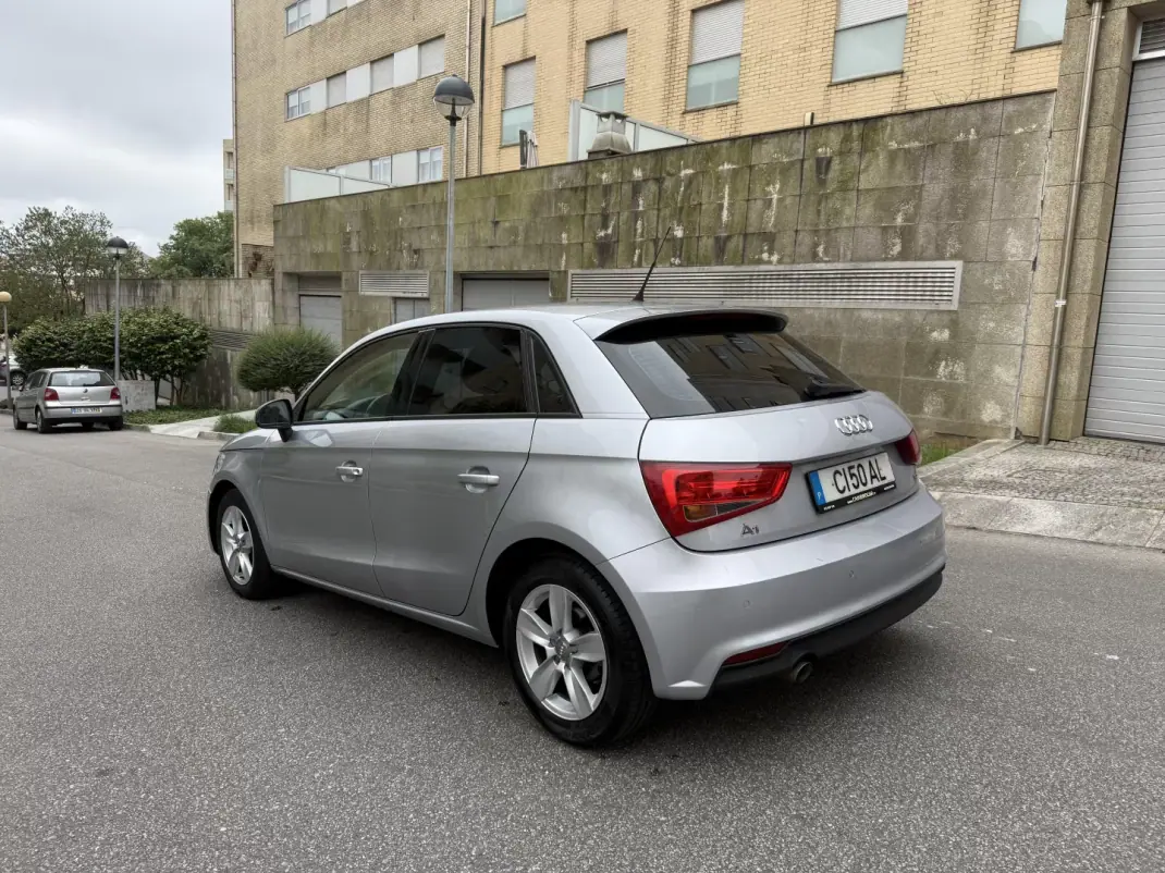 Audi A1 Sportback 2016 - 10950 EUR, 230000 km - AUTO.MOTO.pt - 230000km - foto 6 de 11