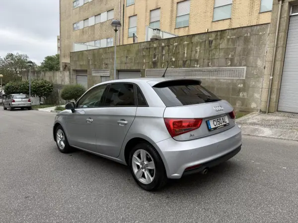 Audi A1 Sportback 2016 - 10950 EUR, 230000 km - AUTO.MOTO.pt - 230000km - foto 6 de 11