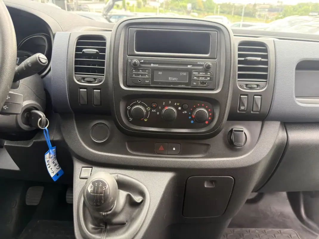 Opel 2018 - 13990 EUR, 110800 km - AUTO.MOTO.pt - 110800km - foto 14 de 17