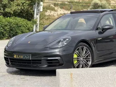 Porsche Panamera Sport Turismo 2018 - 64999 EUR, 128000 km - AUTO.MOTO.pt - 128000km - foto 11 de 27