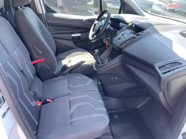 Ford Transit 2018 - 10500 EUR, 175000 km - AUTO.MOTO.pt - 175000km - foto 6 de 12