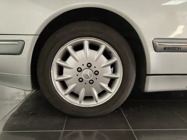 Mercedes-Benz E 220 2002 - 6500 EUR, 455000 km - AUTO.MOTO.pt - 455000km - foto 6 de 9