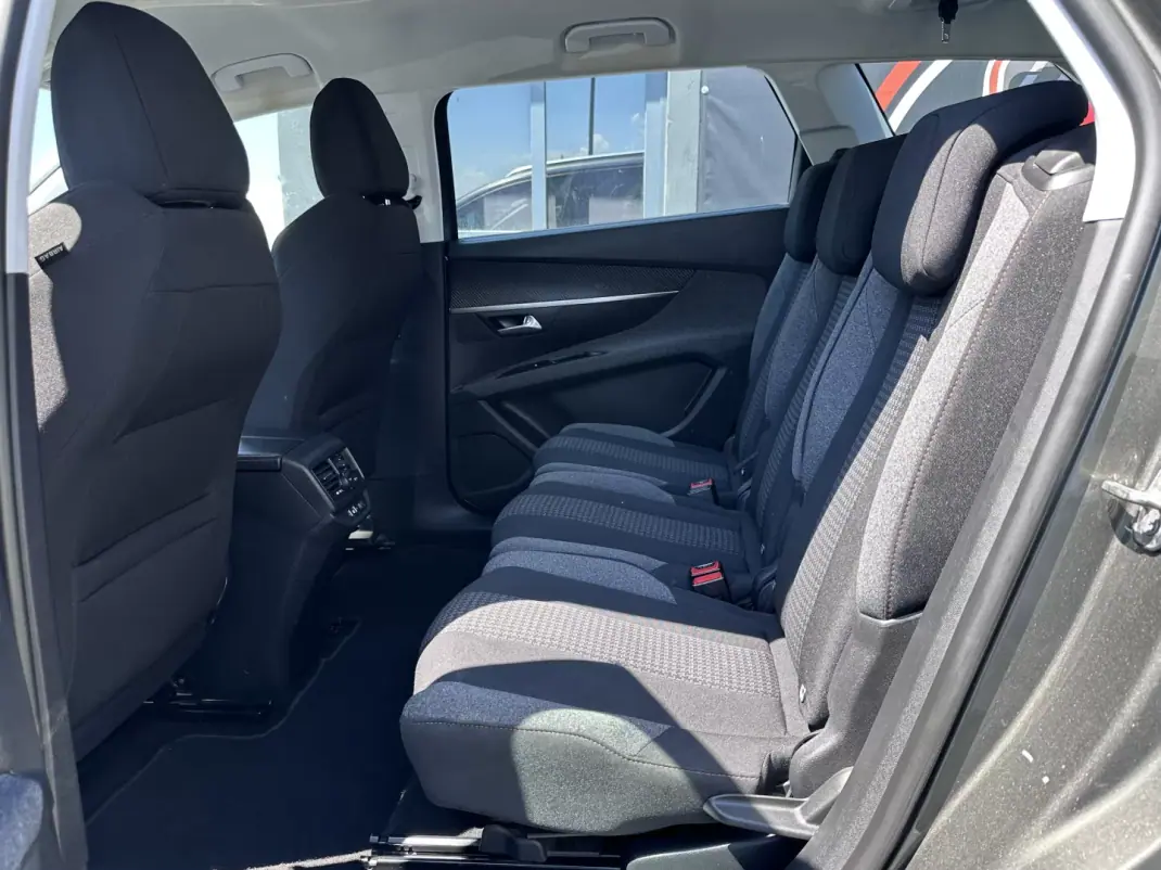 Peugeot 5008 2017 - 13900 EUR, 200000 km - AUTO.MOTO.pt - 200000km - foto 24 de 49