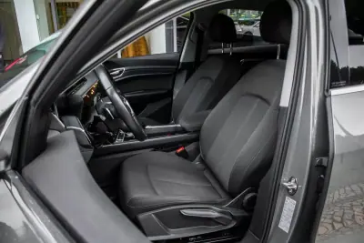 Audi Q8 e-Tron Sportback 2023 - 49900 EUR, 34353 km - AUTO.MOTO.pt - 34353km - foto 26 de 44