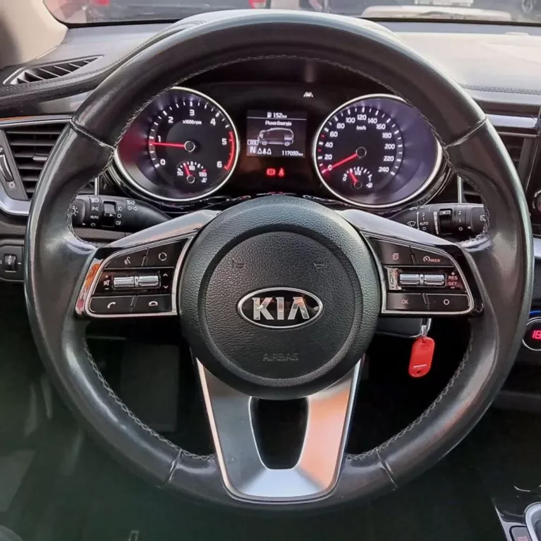 Kia Ceed SW 2021 - 19500 EUR, 117071 km - AUTO.MOTO.pt - 117071km - foto 11 de 26