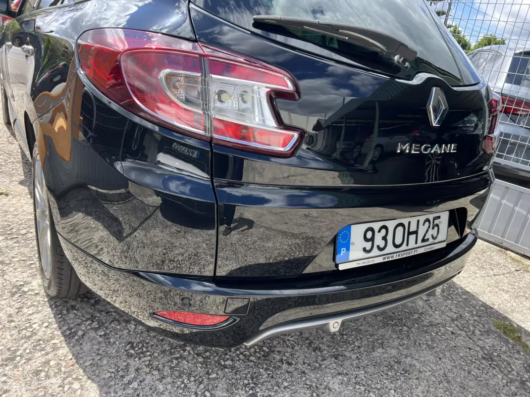Renault Mégane Sport Tourer 2014 - 9500 EUR, 239995 km - AUTO.MOTO.pt - 239995km - foto 14 de 23