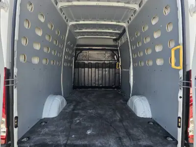 Iveco Daily 35 S14 2.3 D PLATAFORMA 2023 - 24750 EUR, 45000 km - AUTO.MOTO.pt - 45000km - foto 9 de 12