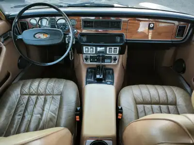 Jaguar XJ6 1976 - 24950 EUR, 47777 km - AUTO.MOTO.pt - 47777km - foto 7 de 60