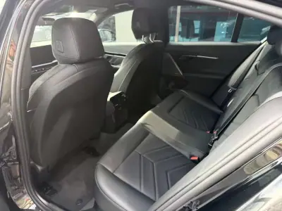 BMW 530e 2024 - 52900 EUR, 33 km - AUTO.MOTO.pt - 33km - foto 12 de 15