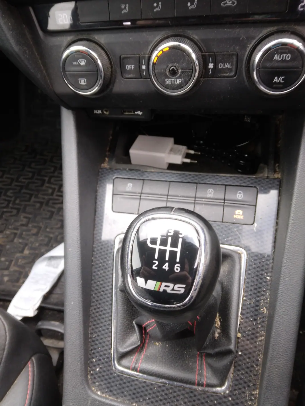 Skoda Octavia 2013 - 7500 EUR, 180000 km - AUTO.MOTO.pt - 180000km - foto 5 de 7