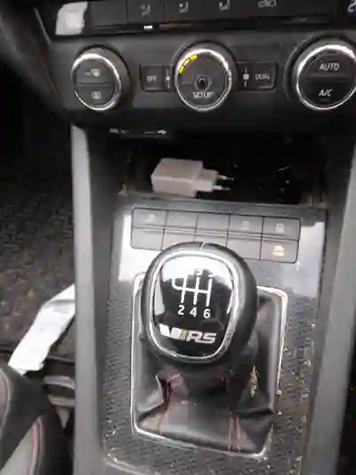 Skoda Octavia 2013 - 7500 EUR, 180000 km - AUTO.MOTO.pt - 180000km - foto 5 de 7