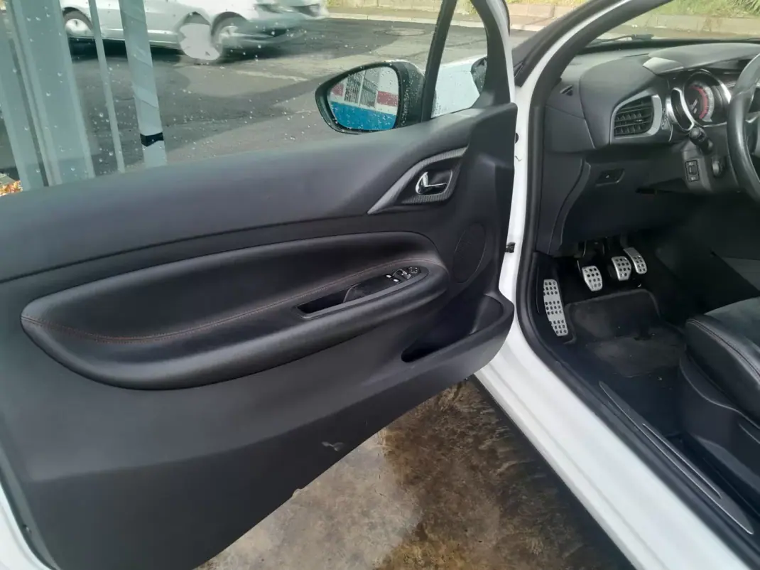 Citroën DS3 2012 - 16900 EUR, 132000 km - AUTO.MOTO.pt - 132000km - foto 15 de 17