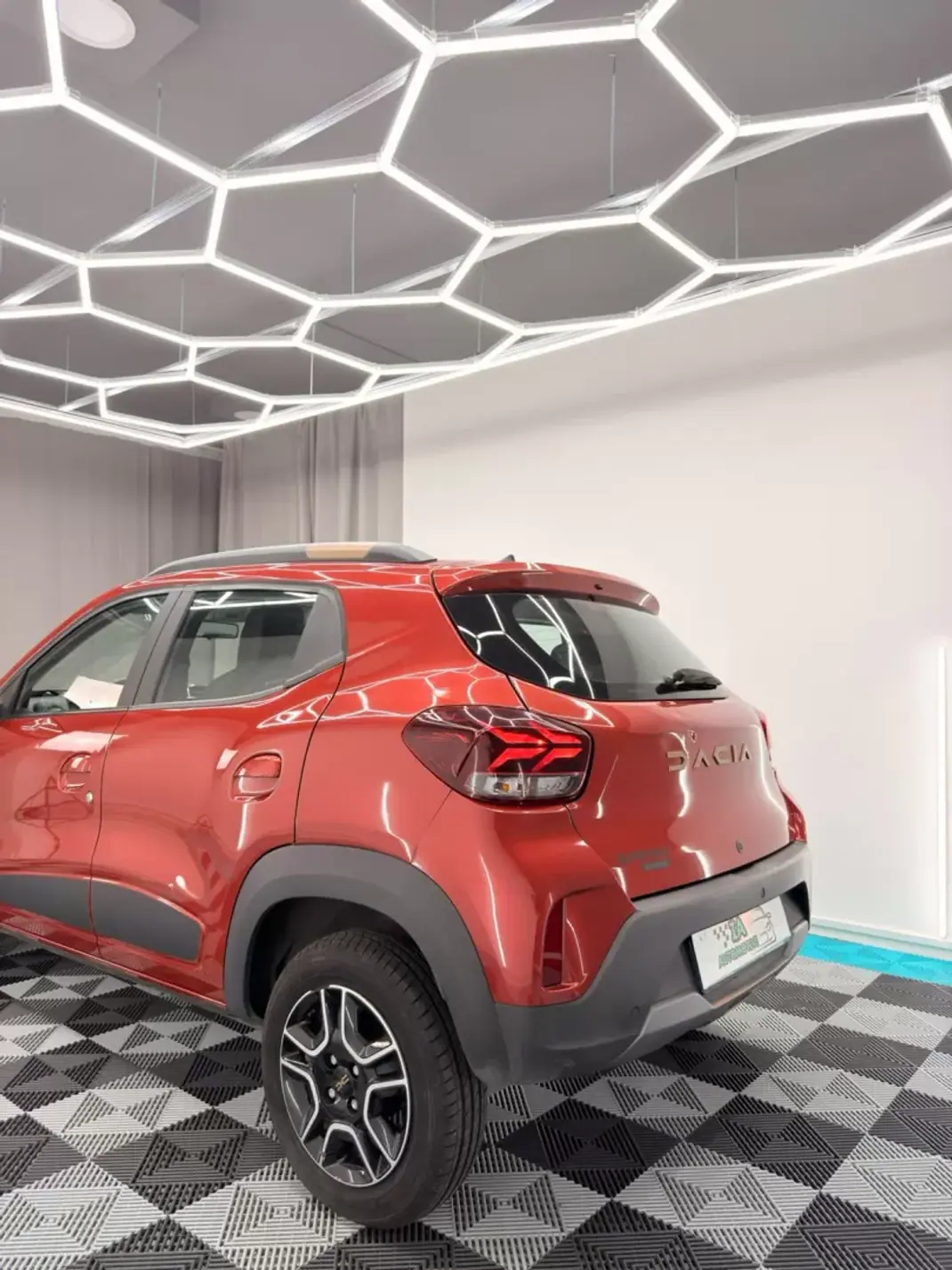 Dacia Spring 2023 - 12250 EUR, 21000 km - 21000km - foto 6 de 19