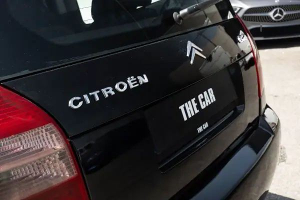 Citroën C2 2004 - 6999 EUR, 172800 km - AUTO.MOTO.pt - 172800km - foto 6 de 17