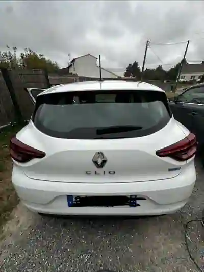 Renault Clio 2022 - 15190 EUR, 95000 km - AUTO.MOTO.pt - 95000km - foto 2 de 4