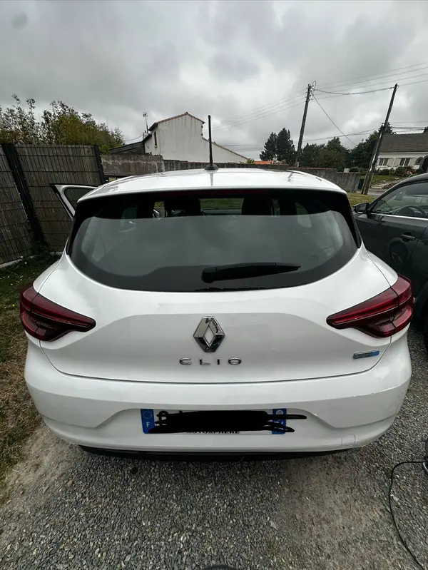 Renault Clio 2022 - 15190 EUR, 95000 km - AUTO.MOTO.pt - 95000km - foto 2 de 4