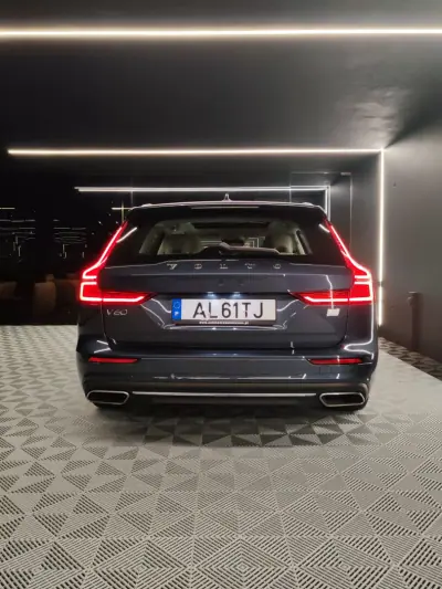 Volvo V60 2021 - 29750 EUR, 109907 km - AUTO.MOTO.pt - 109907km - foto 7 de 17