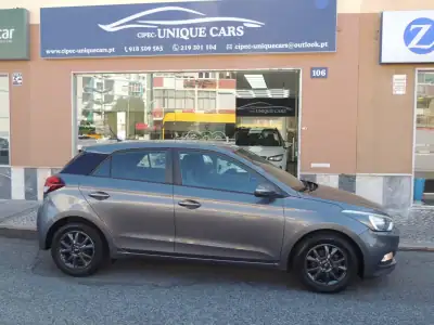 Hyundai i20 2017 - 10950 EUR, 128500 km - AUTO.MOTO.pt - 128500km - foto 5 de 13