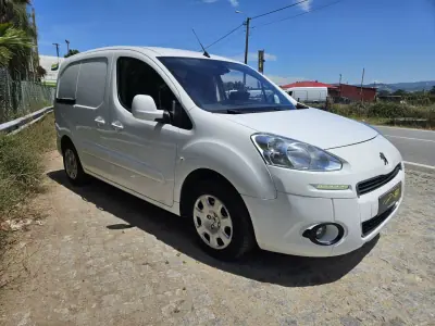 Peugeot PARTNER GIRAFON 2014 - 7999 EUR, 149000 km - AUTO.MOTO.pt - 149000km - foto 3 de 10