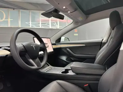 Tesla Model 3 2023 - 33500 EUR, 55603 km - AUTO.MOTO.pt - 55603km - foto 8 de 10